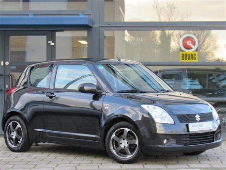 Suzuki Swift - 1.5 Exclusive All Black / Airco / LM Velgen + LM Velgen met Winter Banden / APK - 1