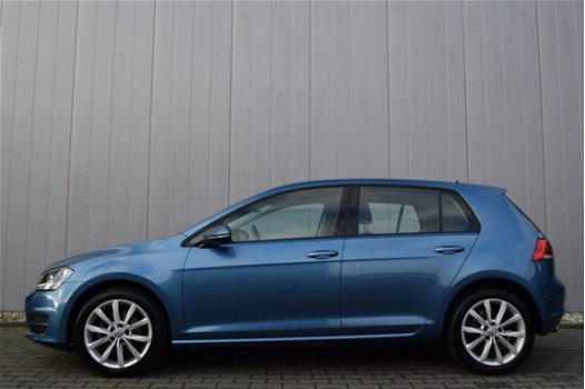 Volkswagen Golf - 1.6 TDi DSG Highline Sportstoelen, Full Map Navi, Alcantara, 17 Inch LMV - 1