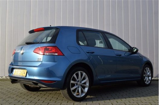 Volkswagen Golf - 1.6 TDi DSG Highline Sportstoelen, Full Map Navi, Alcantara, 17 Inch LMV - 1