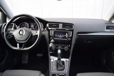 Volkswagen Golf - 1.6 TDi DSG Highline Sportstoelen, Full Map Navi, Alcantara, 17 Inch LMV