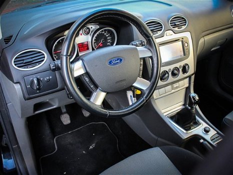 Ford Focus Wagon - 1.6 Comfort Airco / Trekhaak / Navigatie - 1