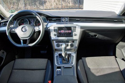 Volkswagen Passat Variant - 1.6 Tdi 120pk DSG Comfortline, Navigatie, PDC, Trekhaak, Telefoon - 1