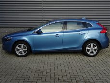 Volvo V40 - 2.0 T3 152PK MOMENTUM | BUSINESS PACK PRO | VERWARMBARE VOORRUIT