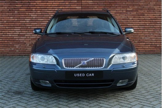 Volvo V70 - 2.4 140PK Edition Sport - 1