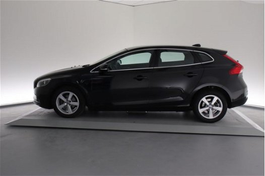 Volvo V40 - D2 Momentum Business Pack Pro - 1