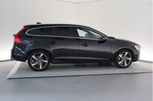 Volvo V60 - D6 AWD Plug-In Hybrid R-Design Halftarief wegenbelasting Hybrid Techonogy / Winter Line - 1