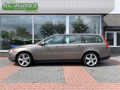 Volvo V70 - - 2.4 D5 Kinetic MODELJAAR 2008 - 1