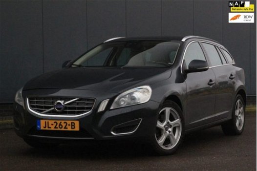 Volvo V60 - 1.6 DRIVe Summum Navigatie/Parkeersensor/Leer/Lmv 17