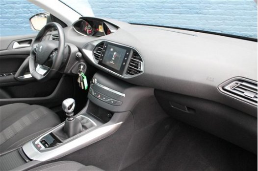 Peugeot 308 SW - 1.2 PureTech 130pk Allure | Navigatie | Panoramadak | LED | Trekhaak | Stoelverwarm - 1