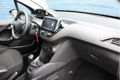 Peugeot 208 - 5drs 1.2 PureTech Blue Lion | Navigatie | Parkeersensoren | Trekhaak | - 1 - Thumbnail