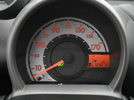 Toyota Aygo - 1.0-12V Comfort Navigator Airco | Trekhaak | 5 Deurs | - 1