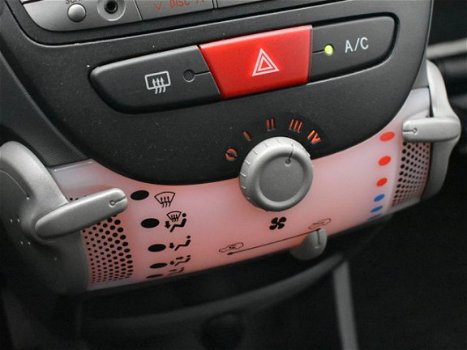 Toyota Aygo - 1.0-12V Comfort Navigator Airco | Trekhaak | 5 Deurs | - 1