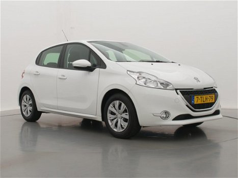 Peugeot 208 - 1.2 82pk Envy | Navigatie | Climate Control | Parkeersensoren | Trekhaak | - 1