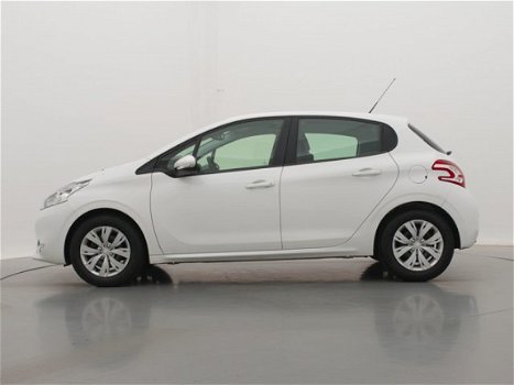 Peugeot 208 - 1.2 82pk Envy | Navigatie | Climate Control | Parkeersensoren | Trekhaak | - 1