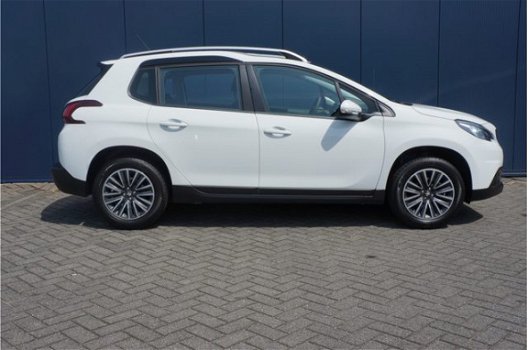 Peugeot 2008 - SUV Blue Lion 82 pk Navigatie | Trekhaak | Airco - 1