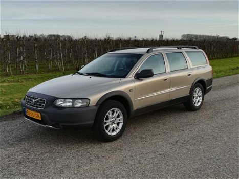 Volvo V70 Cross Country - 2.4 T Geartr. Comf. Automaat Trekhaak - 1