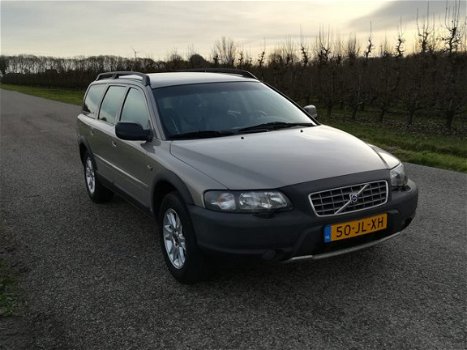 Volvo V70 Cross Country - 2.4 T Geartr. Comf. Automaat Trekhaak - 1