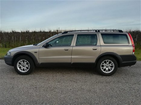 Volvo V70 Cross Country - 2.4 T Geartr. Comf. Automaat Trekhaak - 1