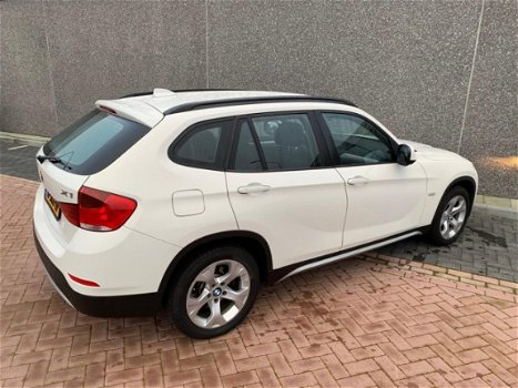 BMW X1 - SDrive18i Executive | 6 MND GARANTIE | APK BIJ AFLEVERING | AFLEVERBEURT | NIEUWSTAAT - 1