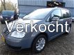 Volkswagen Touran - 1.6 Business Airco Airco Trekhaak - 1 - Thumbnail