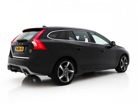 Volvo V60 - 2.4 D6 AWD Plug-In Hybrid R-Design *MODEL2015+XENON+SUNROOF+LEDER+NAVI+PDC+ECC+CRUISE - 1