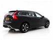Volvo V60 - 2.4 D6 AWD Plug-In Hybrid R-Design *MODEL2015+XENON+SUNROOF+LEDER+NAVI+PDC+ECC+CRUISE - 1 - Thumbnail
