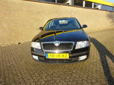 Skoda Octavia - 2.0 FSI 110KW Ambiente 5DRS - 1