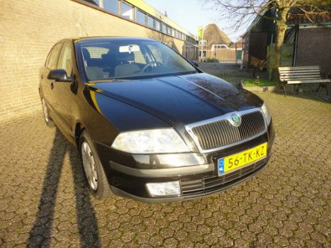 Skoda Octavia - 2.0 FSI 110KW Ambiente 5DRS - 1