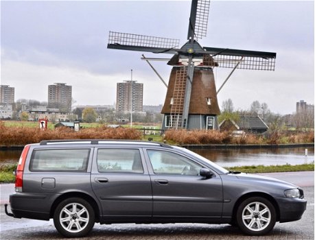 Volvo V70 - 2.4 Dealer auto, Youngtimer, BTW auto - 1