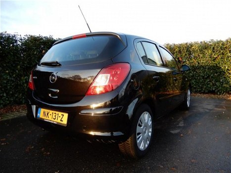 Opel Corsa - 1.2-16V Business voorzien van airco en cruise control - 1