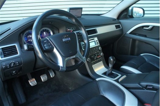 Volvo V70 - 2.0T R-Edition Navi Trekhaak Xenon Leder - 1