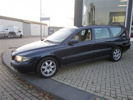 Volvo V70 - 2.4 D5 Geartr. Ed. I - 1