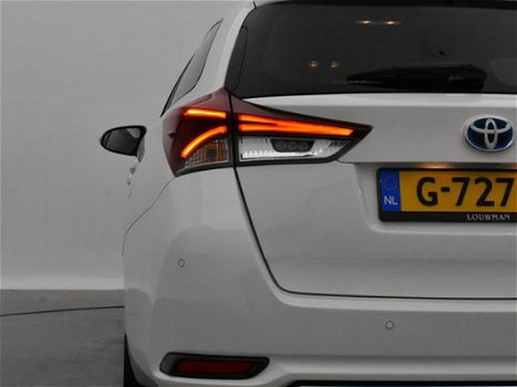 Toyota Auris Touring Sports - 1.8 Hybrid Dynamic Limited | Parkeersensoren | Navigatie | Stoelverwar - 1