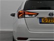 Toyota Auris Touring Sports - 1.8 Hybrid Dynamic Limited | Parkeersensoren | Navigatie | Stoelverwar - 1 - Thumbnail