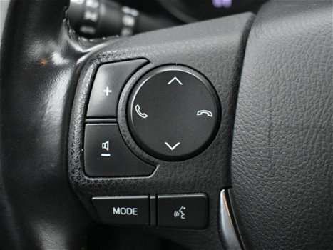 Toyota Auris Touring Sports - 1.8 Hybrid Dynamic Limited | Parkeersensoren | Navigatie | Stoelverwar - 1