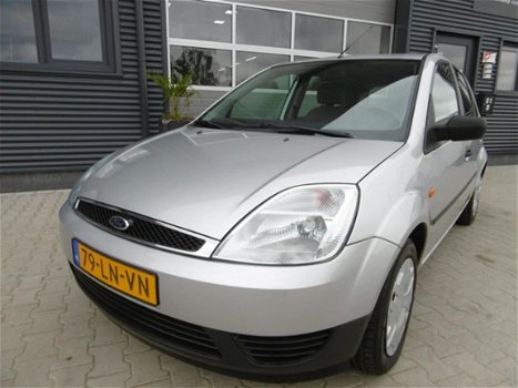 Ford Fiesta - 1.4-16V Trend Automaat 5 Deurs - 1