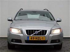 Volvo V70 - D 5 Momentum Automaat Navi Leer Trekhaak Family Line