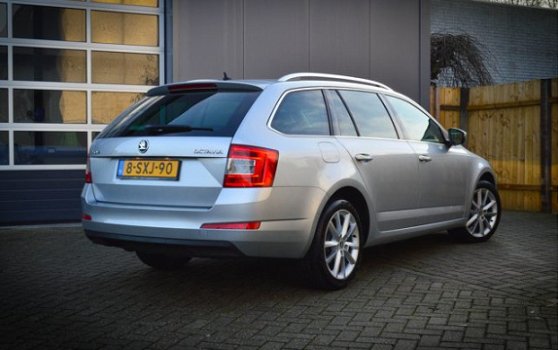 Skoda Octavia - 1.4T 140pk AUT Elegance Business Origineel NL - 1