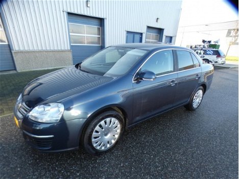 Volkswagen Jetta - 1.6 FSI Comfortline Business / CLIMA / CRUISE / TREKHAAK / ELEK RAMEN - 1