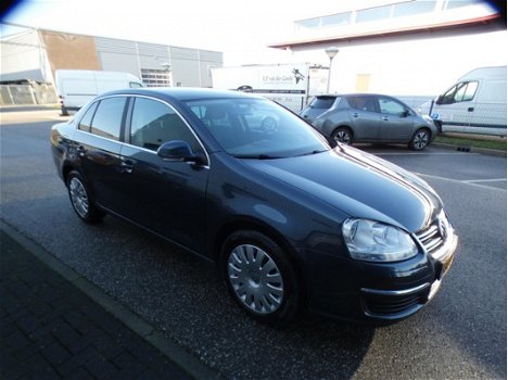 Volkswagen Jetta - 1.6 FSI Comfortline Business / CLIMA / CRUISE / TREKHAAK / ELEK RAMEN - 1