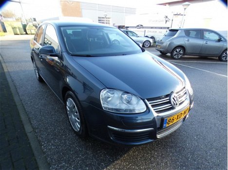 Volkswagen Jetta - 1.6 FSI Comfortline Business / CLIMA / CRUISE / TREKHAAK / ELEK RAMEN - 1