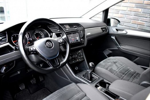 Volkswagen Touran - 1.6 TDI 7-persoons ALCANTARA GROOT NAVI LMV PDC PRIV GLASS - 1