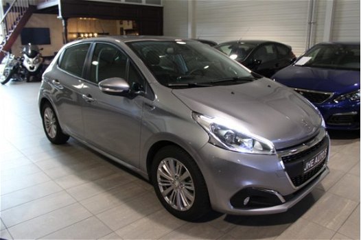 Peugeot 208 - 1.2 PureTech Signature 110PK Automaat | Navigatie | Cruise Control | Parkeersensoren | - 1