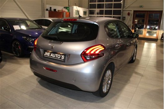 Peugeot 208 - 1.2 PureTech Signature 110PK Automaat | Navigatie | Cruise Control | Parkeersensoren | - 1