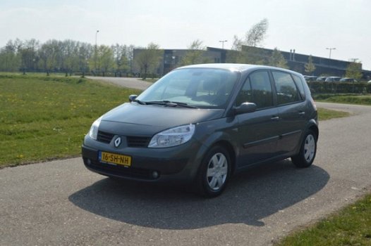 Renault Scénic - Scenic 2.0-16V DYNAMIQUE COMFORT - 1