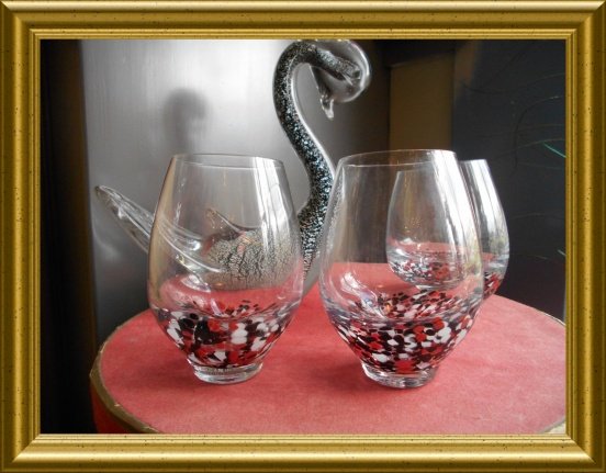 Drie mooie glaasjes : zwart / rood/ wit, € 5 per stuk - nr. 1
