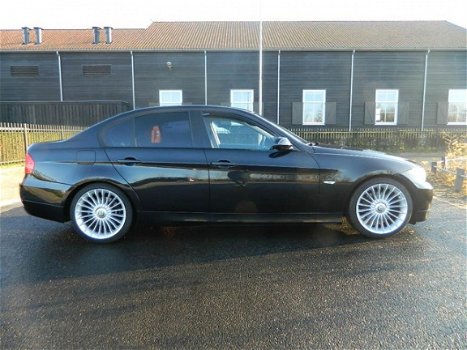 BMW 3-serie - 318i High Executive NAVI PDC 18