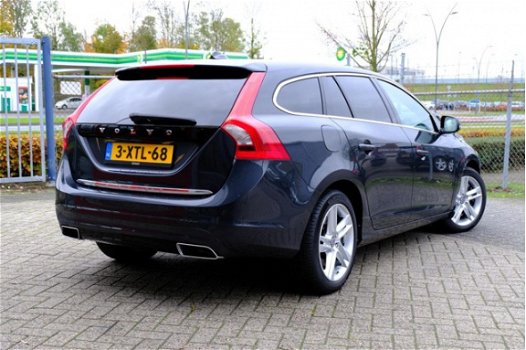 Volvo V60 - 2.4 D6 AWD Plug-In Hybrid Summum Aut. Xenon/Leder/Navi/LMV - 1