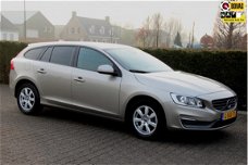 Volvo V60 - 1.6 D2 Kinetic Aut Navi ECC PDC Cruise Sportstoelen LED LMV Zeer nette