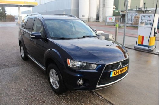 Mitsubishi Outlander - 2.0 Intro Edition Leder / Stof - 1